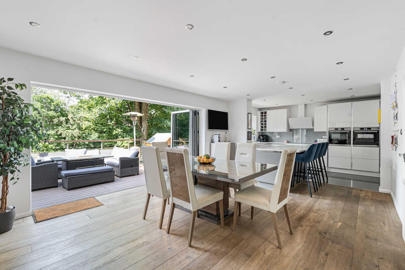 4 bed property in Priory Copse, Peppard Common